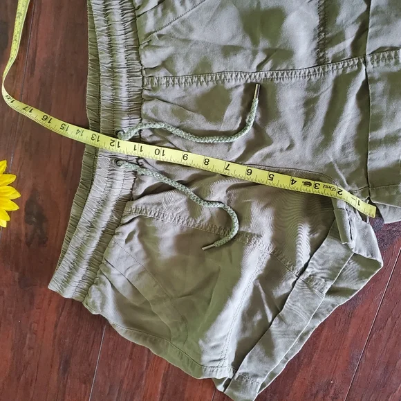 UNIVERSAL THREAD GREEN SHORTS - Picture 6 of 8